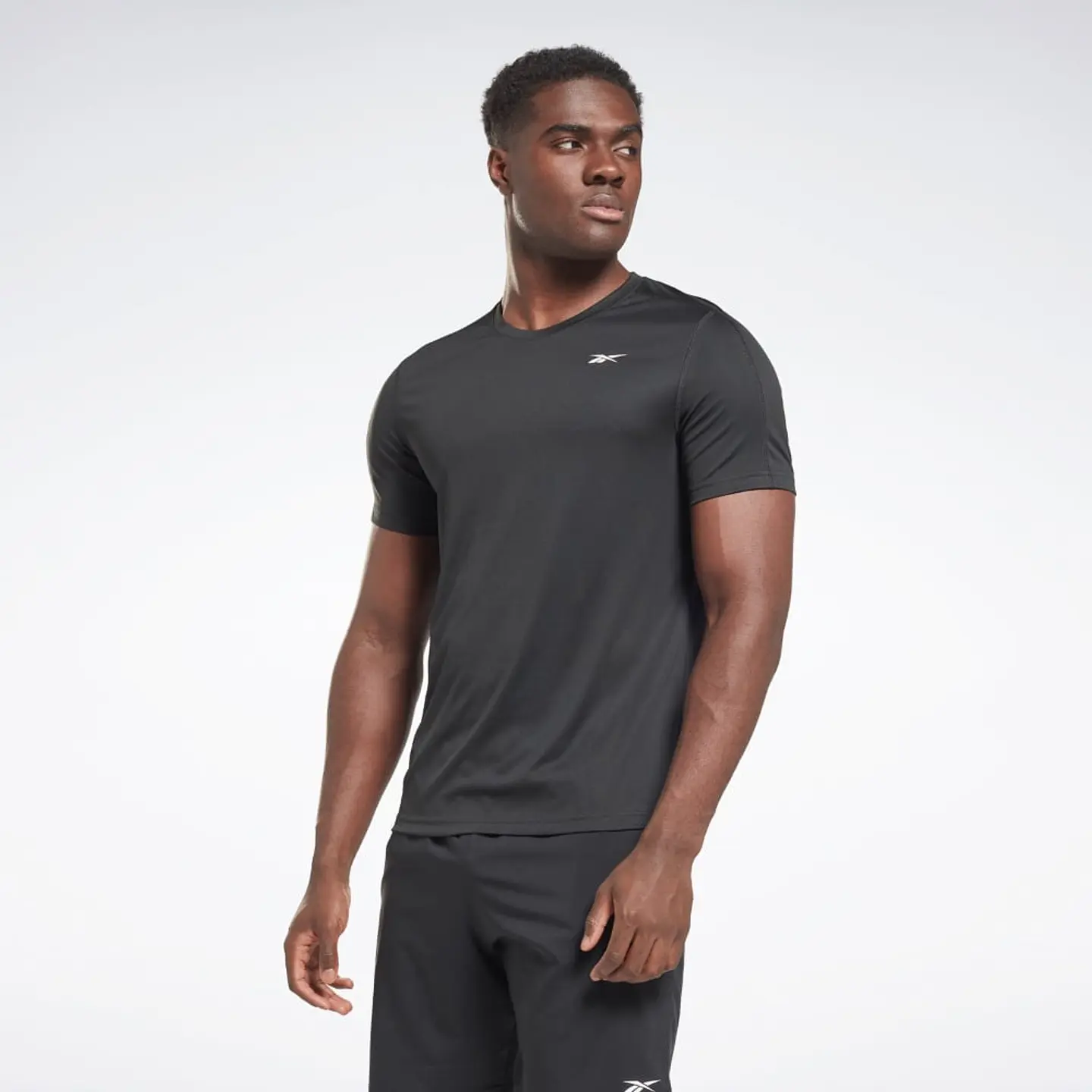 Polera Hombre Negra Reebok 100057839            1