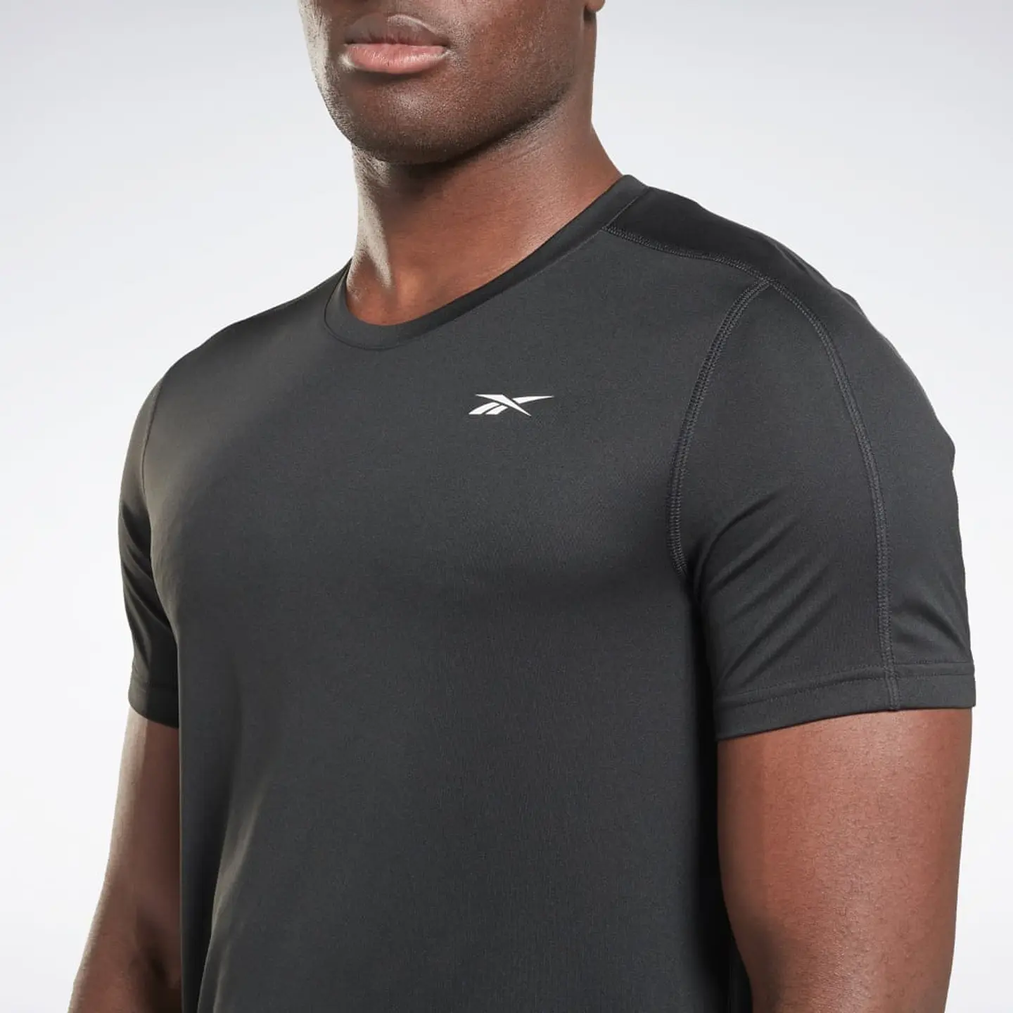 Polera Hombre Negra Reebok 100057839            3
