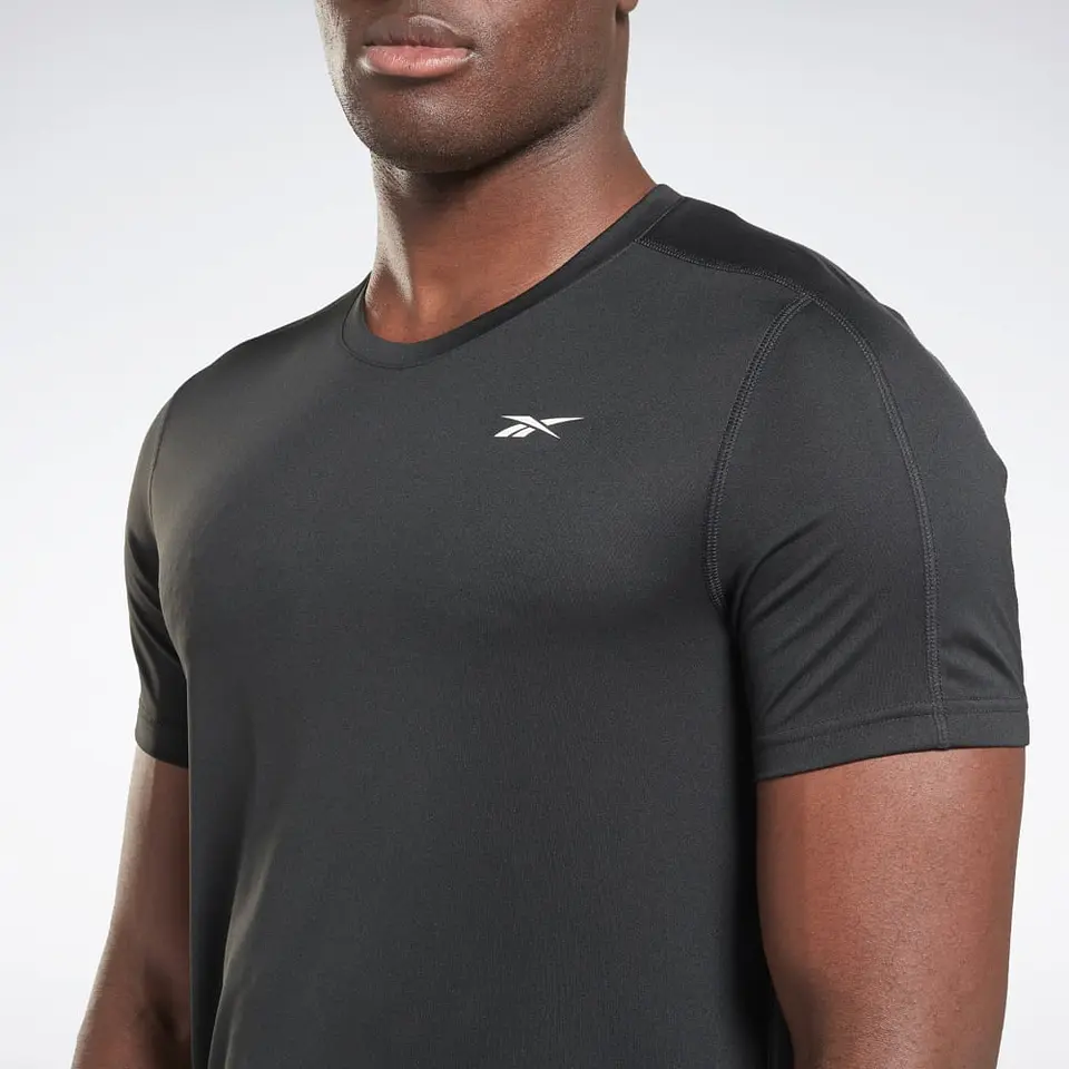 Polera Hombre Negra Reebok 100057839            3