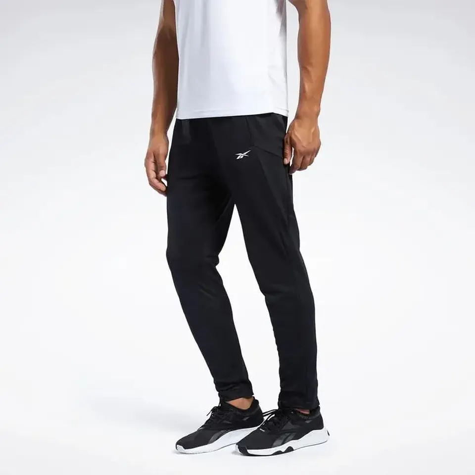 Pantalón de Buzo Hombre Negro Reebok 100038336 1