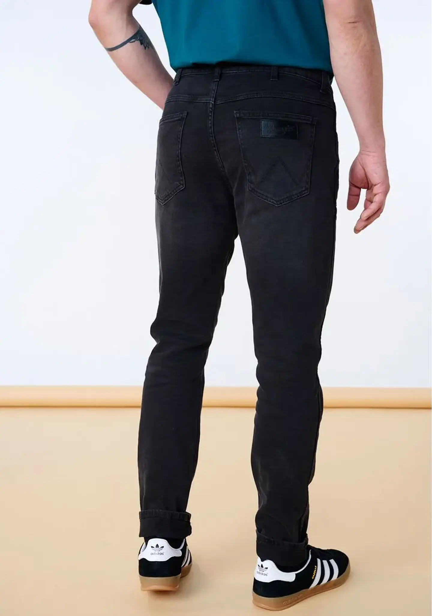 Jeans Hombre Negro Wrangler 143608 2