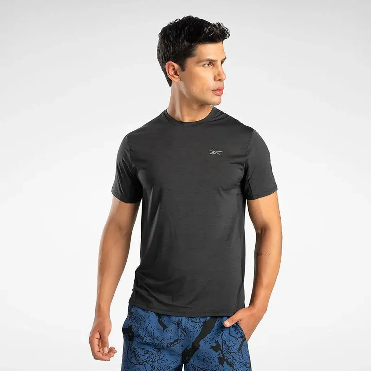 Polera Negra Hombre Reebok 100075786 3