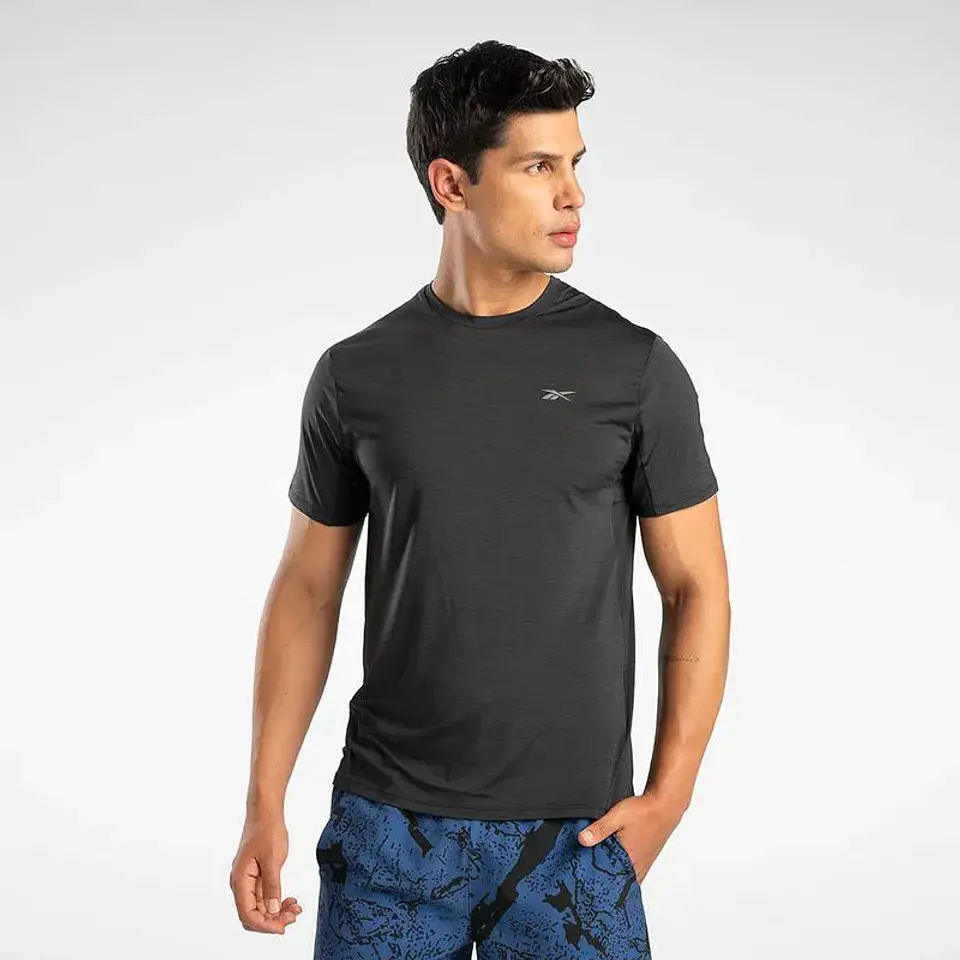 Polera Negra Hombre Reebok 100075786 3