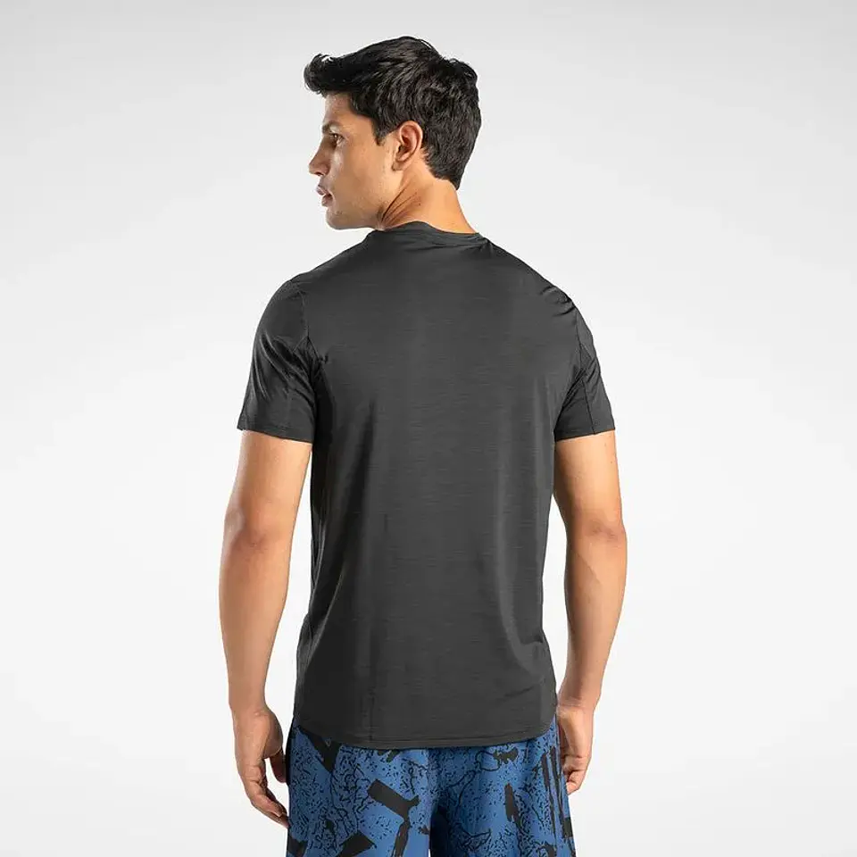 Polera Negra Hombre Reebok 100075786 4