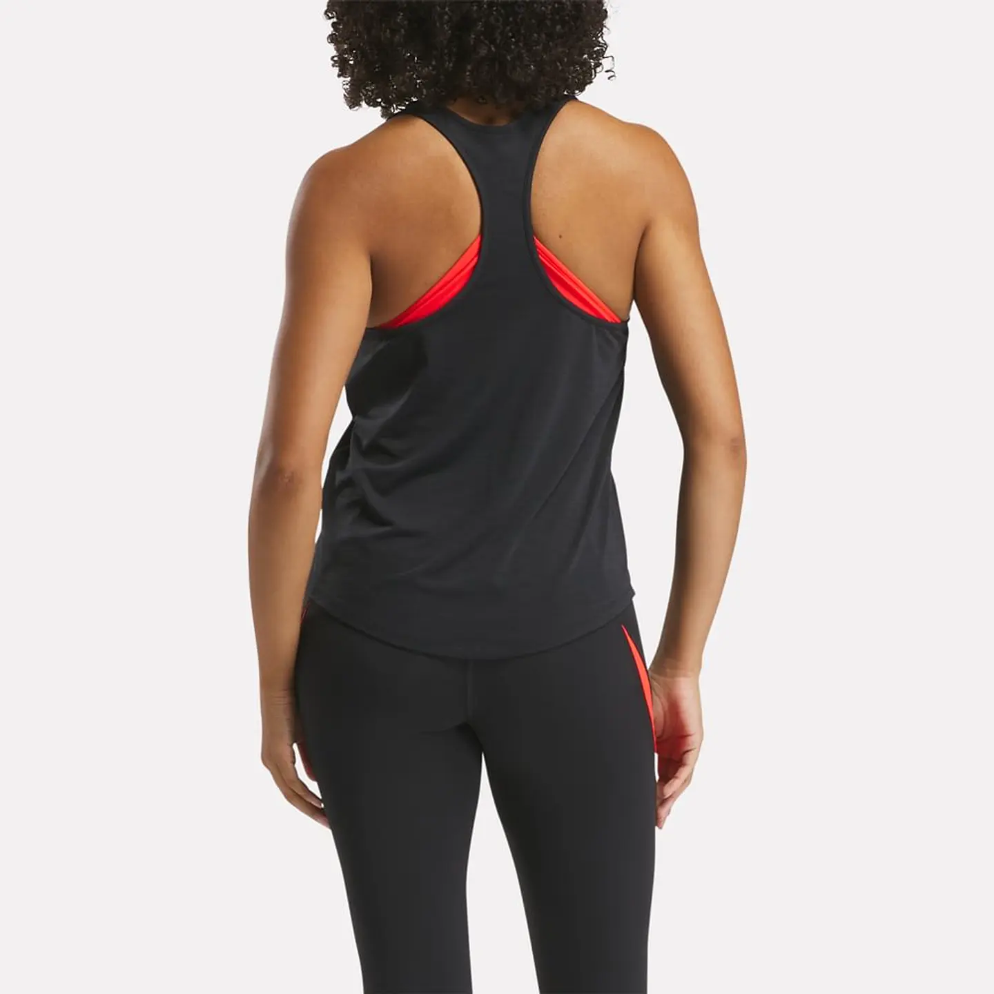 Polera Negra Mujer Reebok 100214679 2