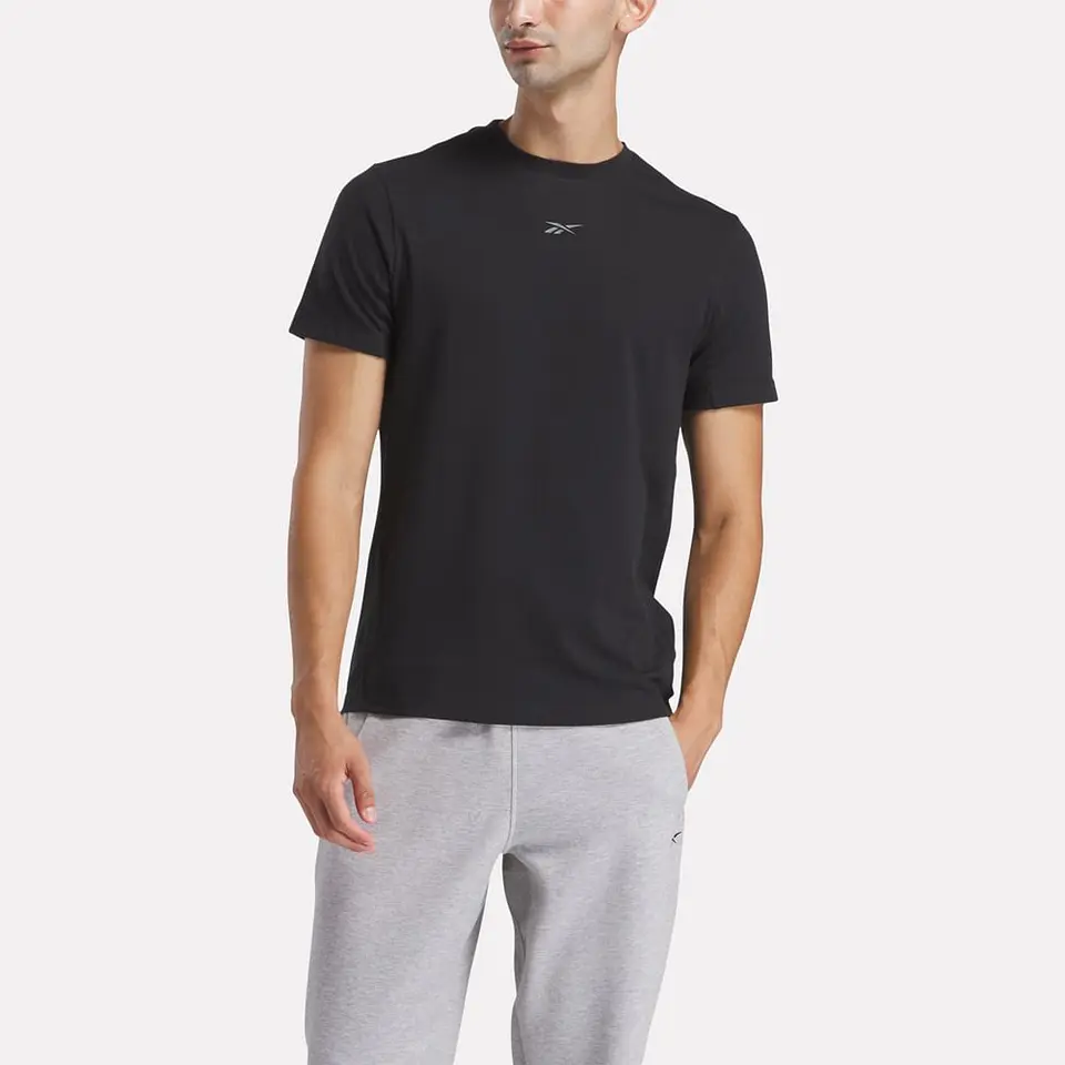 Polera Negra Hombre Reebok 100215058 1