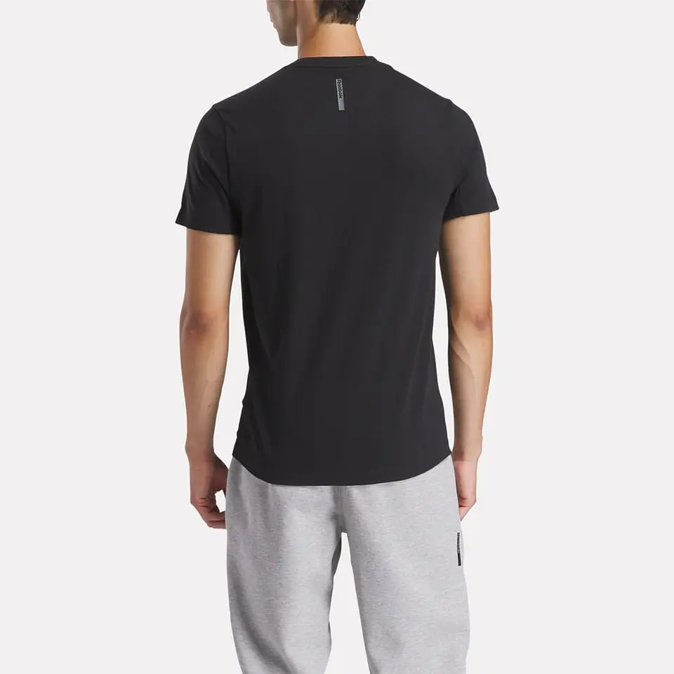 Polera Negra Hombre Reebok 100215058 2