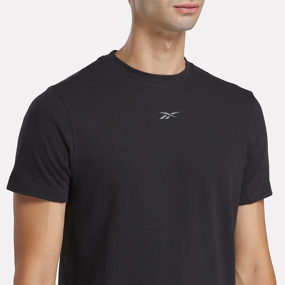 Polera Negra Hombre Reebok 100215058 3