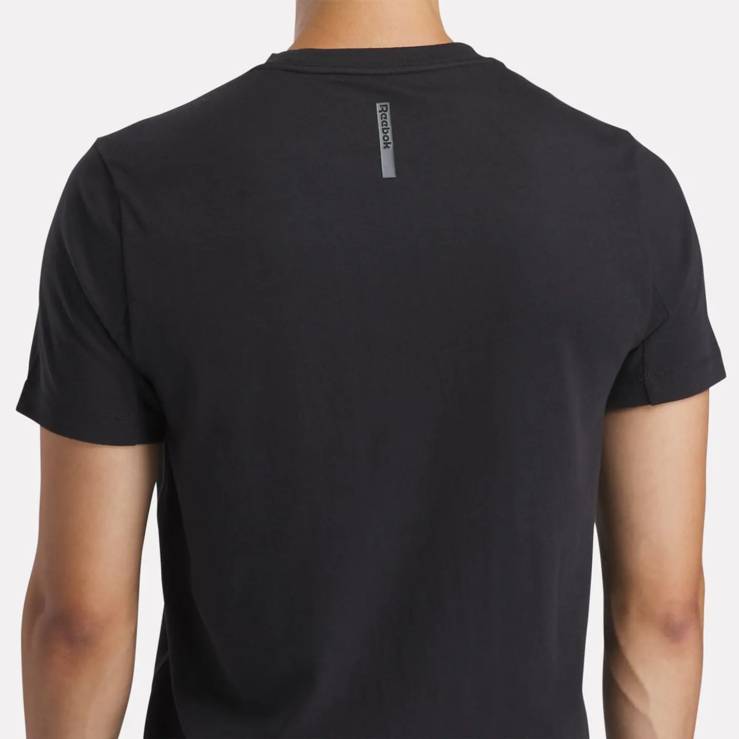 Polera Negra Hombre Reebok 100215058 4