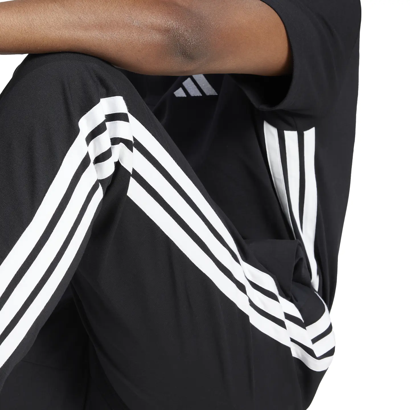 Pantalon de Buzo Negro Hombre Adidas JE6430 4