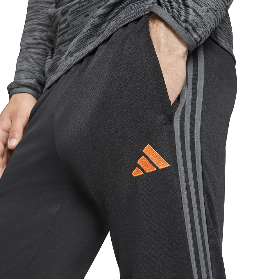 Pantalon de Buzo Negro Hombre Adidas JZ9407 4