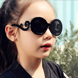 Nutria bebé 2023 con gafas de sol · Creative Fabrica
