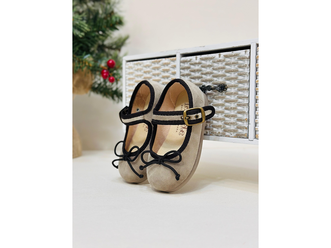 Calzado Tokolate  Beige Borde Negro 2