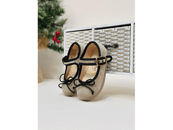 Calzado Tokolate  Beige Borde Negro 2