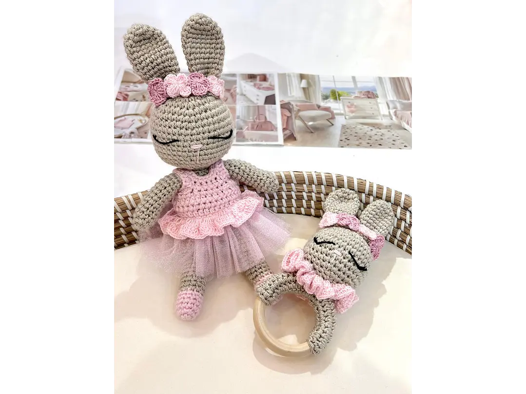 Set De Regalo Amagurrumi Coneja + Sonajero  1
