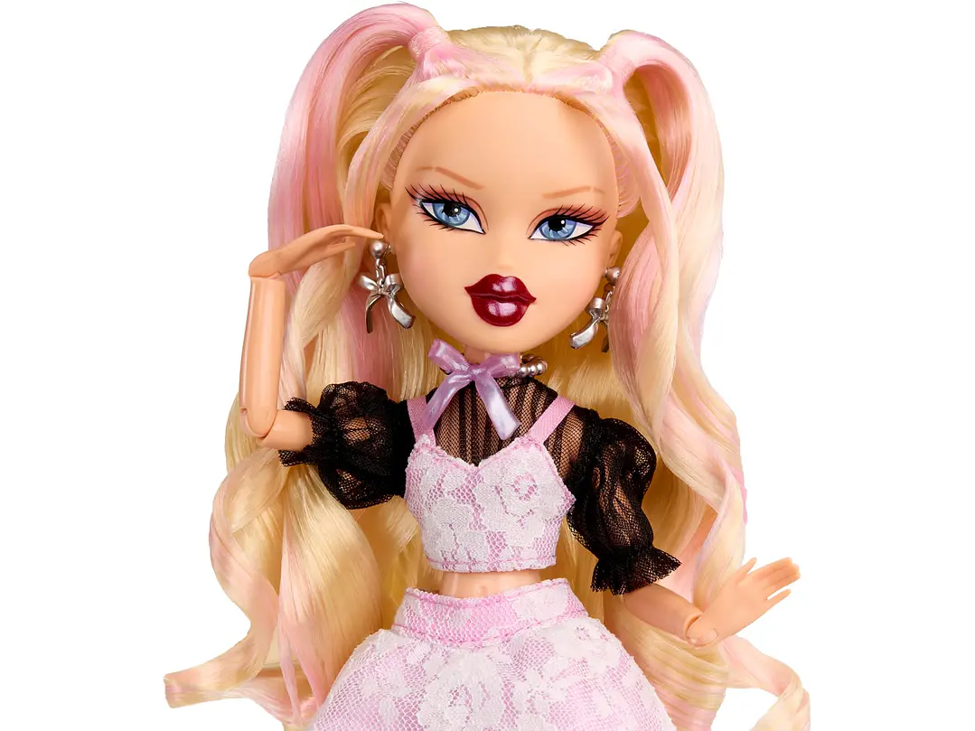 Bratz Stylin' Birthdayz Cloe Fashion Doll  2