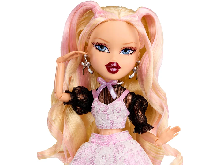 Bratz Stylin' Birthdayz Cloe Fashion Doll  2