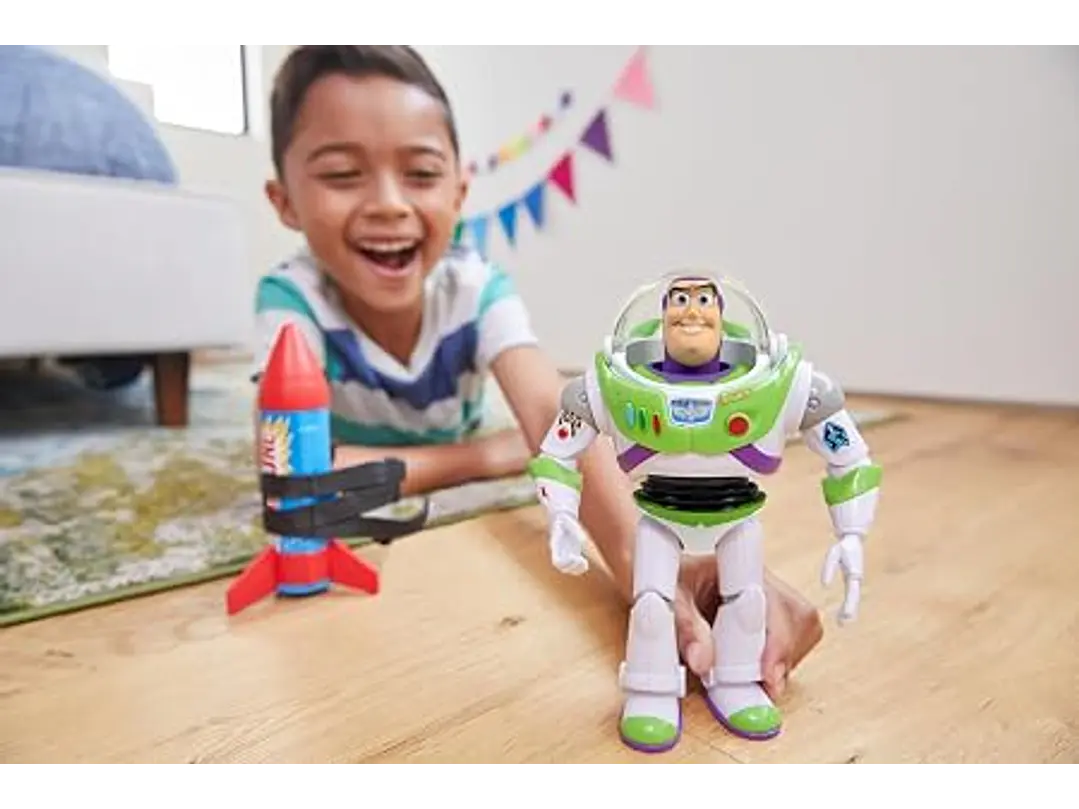 Mattel Disney and Pixar Toy Story - Figura de acción parlante, Rocket Rescue Buzz Lightyear con más de 20 sonidos y frases y visera de casco en movimiento, escala de 12 pulgadas 5