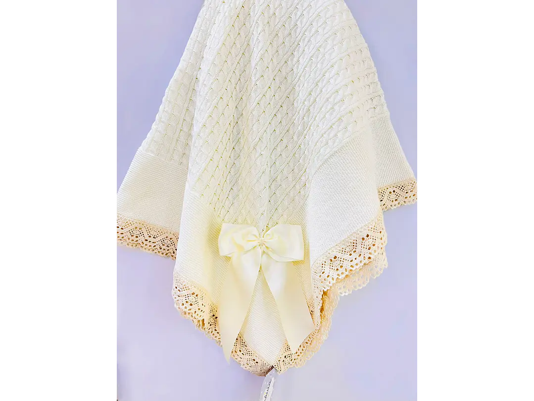 Cobija Española Lucia  1