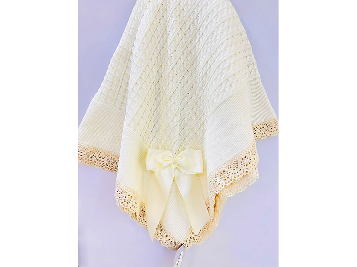 Cobija Española Lucia  1