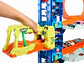 Hot Wheels - Juego de pista de garaje de ciudad Ultimate Garage, con 2 autos de juguete fundidos a presión y dragón que devora autos, - Miniatura 4