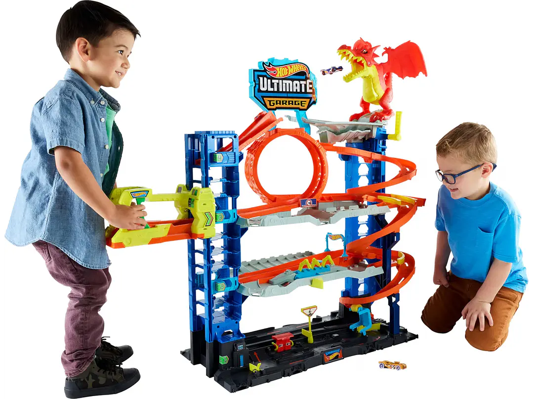 Hot Wheels - Juego de pista de garaje de ciudad Ultimate Garage, con 2 autos de juguete fundidos a presión y dragón que devora autos, 1
