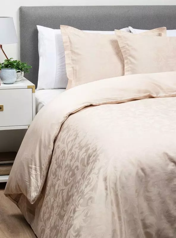 FARDO CUBRECAMAS CON FUNDAS DE PLUMON 45 KG PEMIUM CHIC