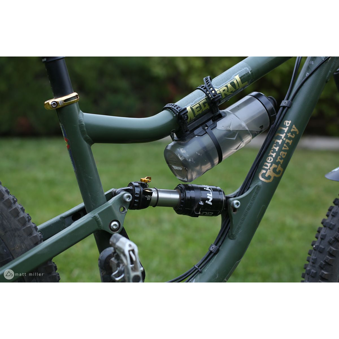 BOTELLA FIDLOCK TWIST SET + STRAP 5