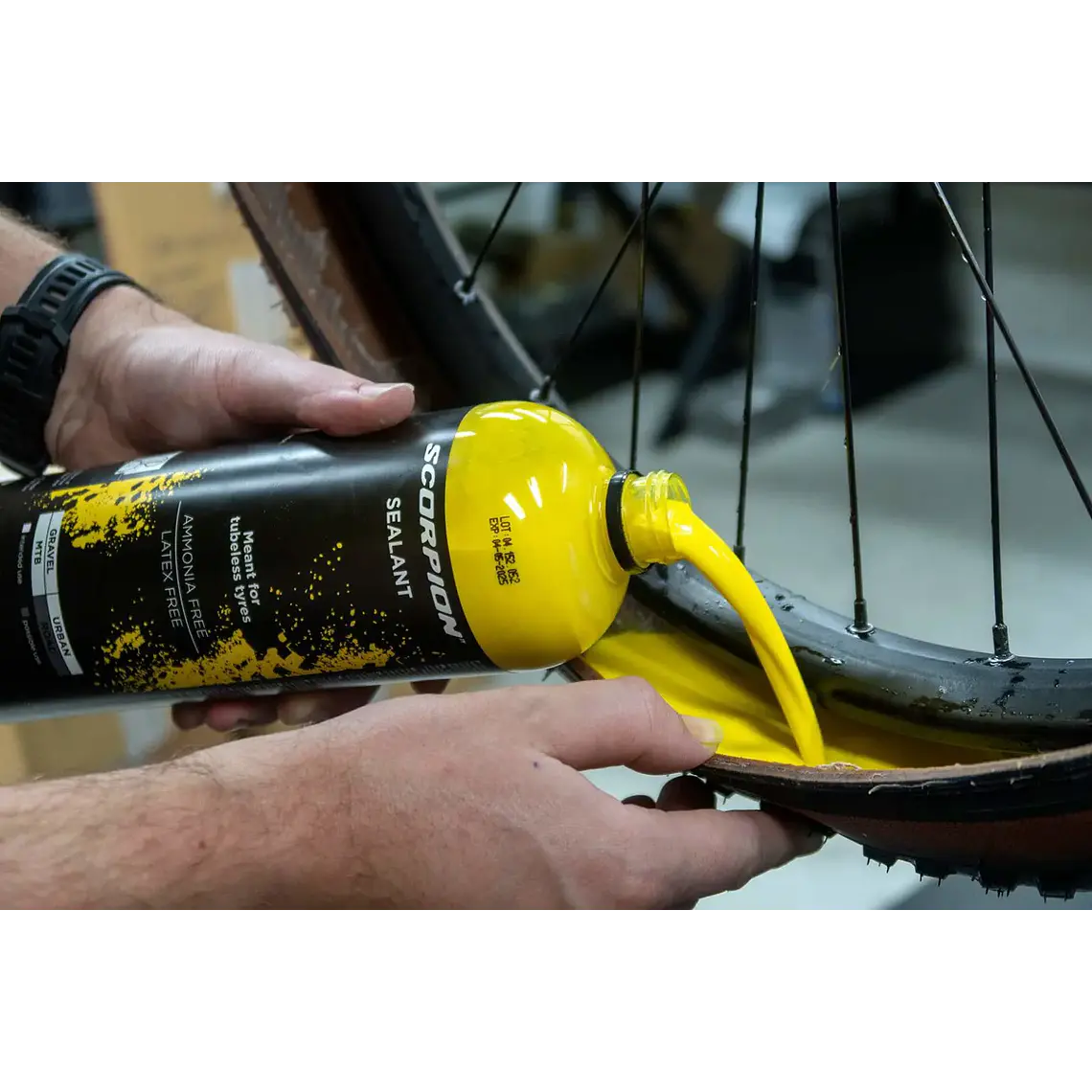 LIQUIDO PIRELLI SCORPION SEAL 1 LITRO 2