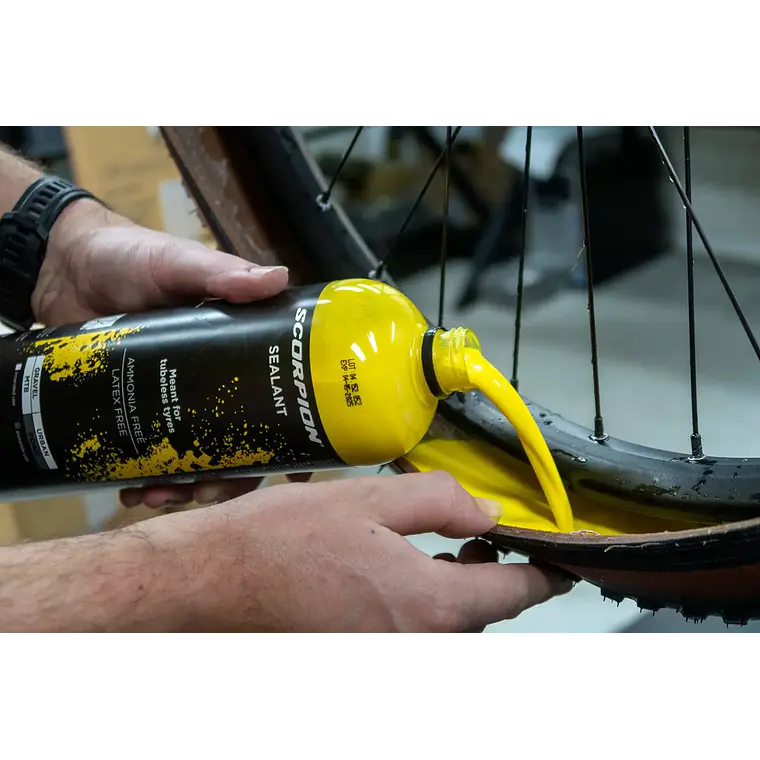 LIQUIDO PIRELLI SCORPION SEAL 1 LITRO 2