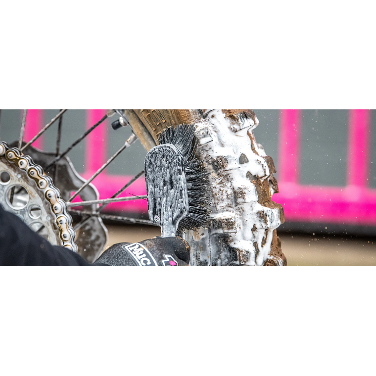 Cepillo para neumáticos y piñones Muc-Off 1