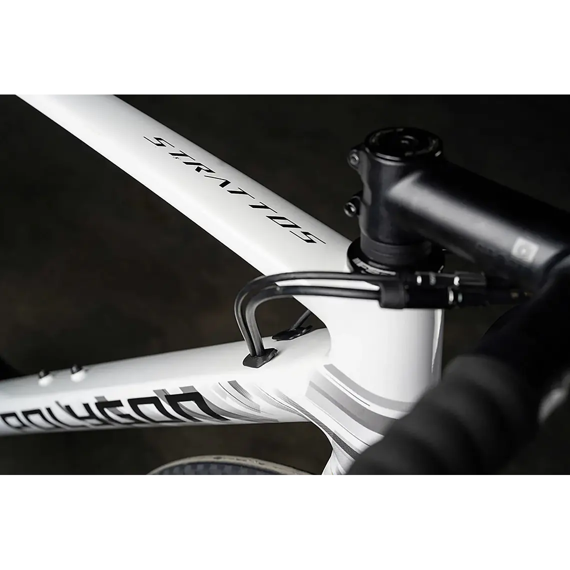 Bicicleta Ruta Polygon Strattos S4D White/Blk - Tiagra 10V 9