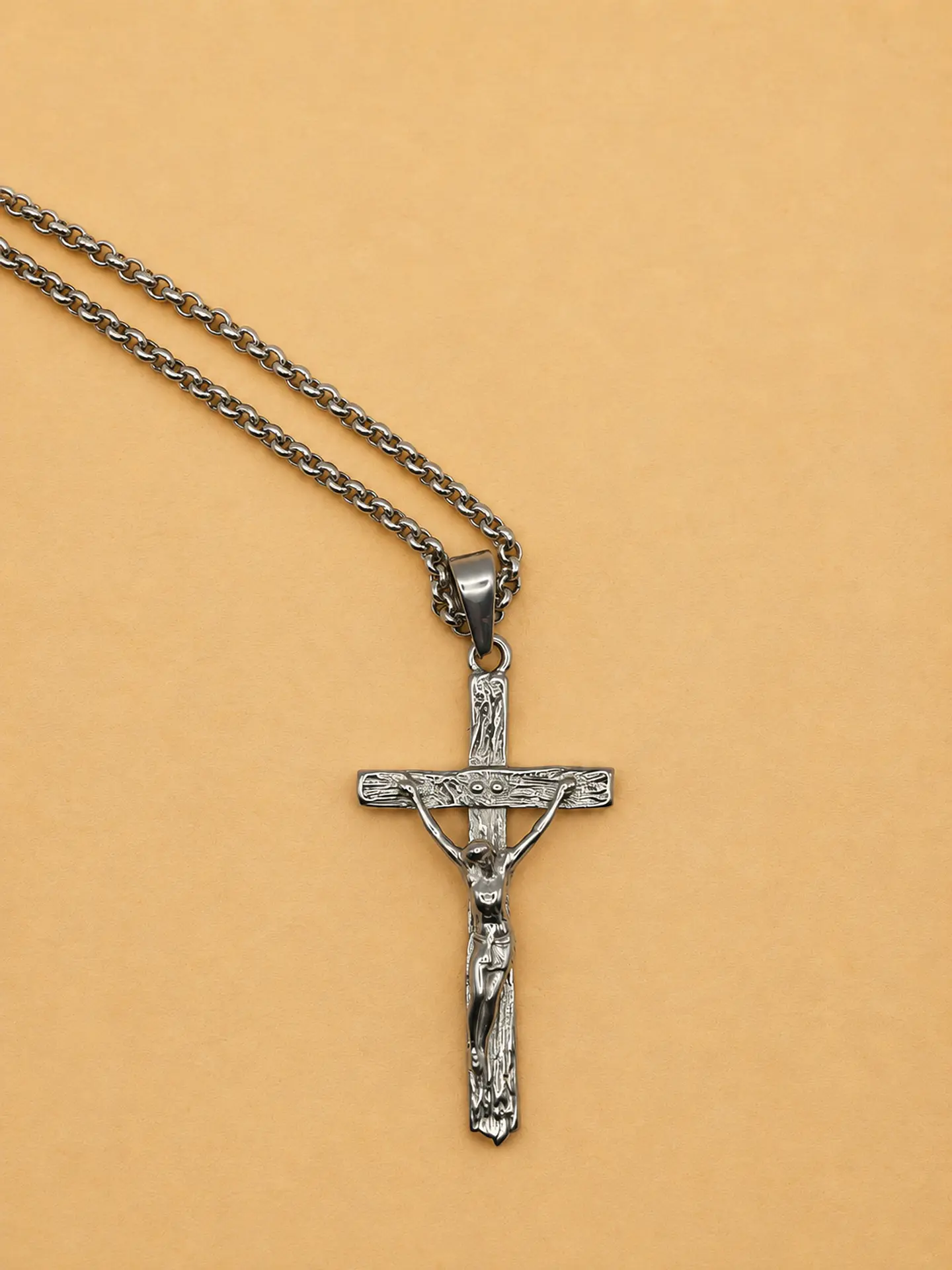 Colar com Cruz Prateado 1