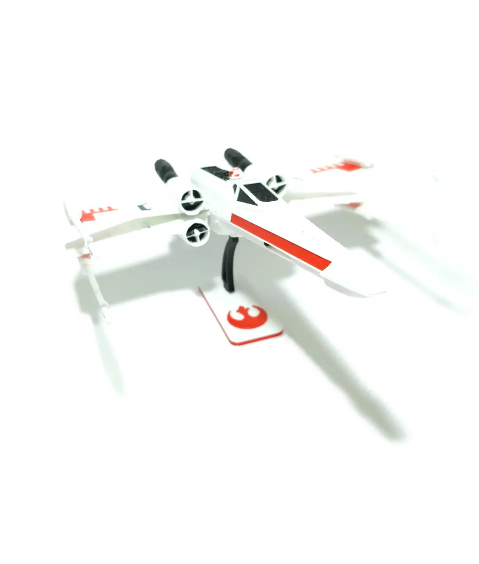 Star Wars Caza X-Wing 20cm con soporte 1