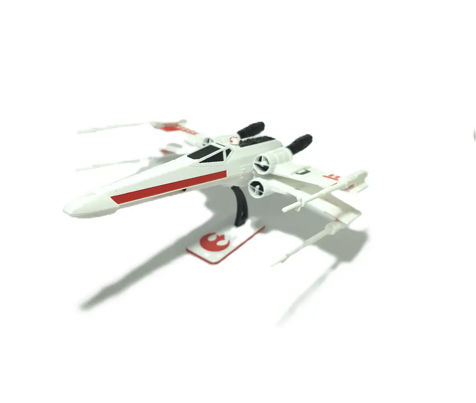 Star Wars Caza X-Wing 20cm con soporte 2