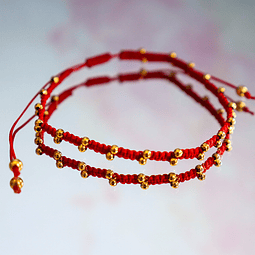 Pulsera macramé rojo y detalles gold filled