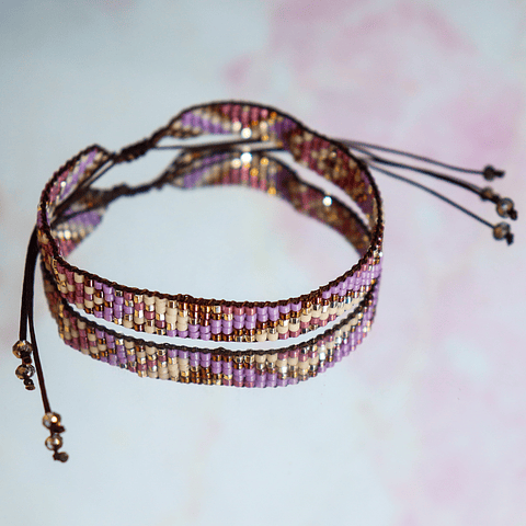 Pulsera lila y crema