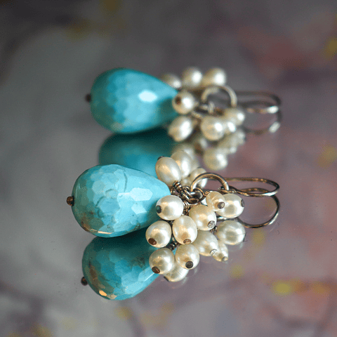 Aros de plata con turquesa facetada reconstituida y perlas