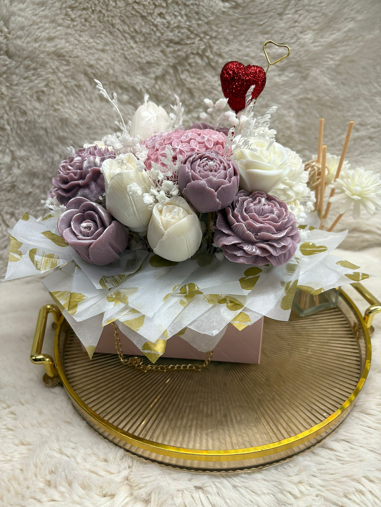 Velas em arranjo floral namorados  1