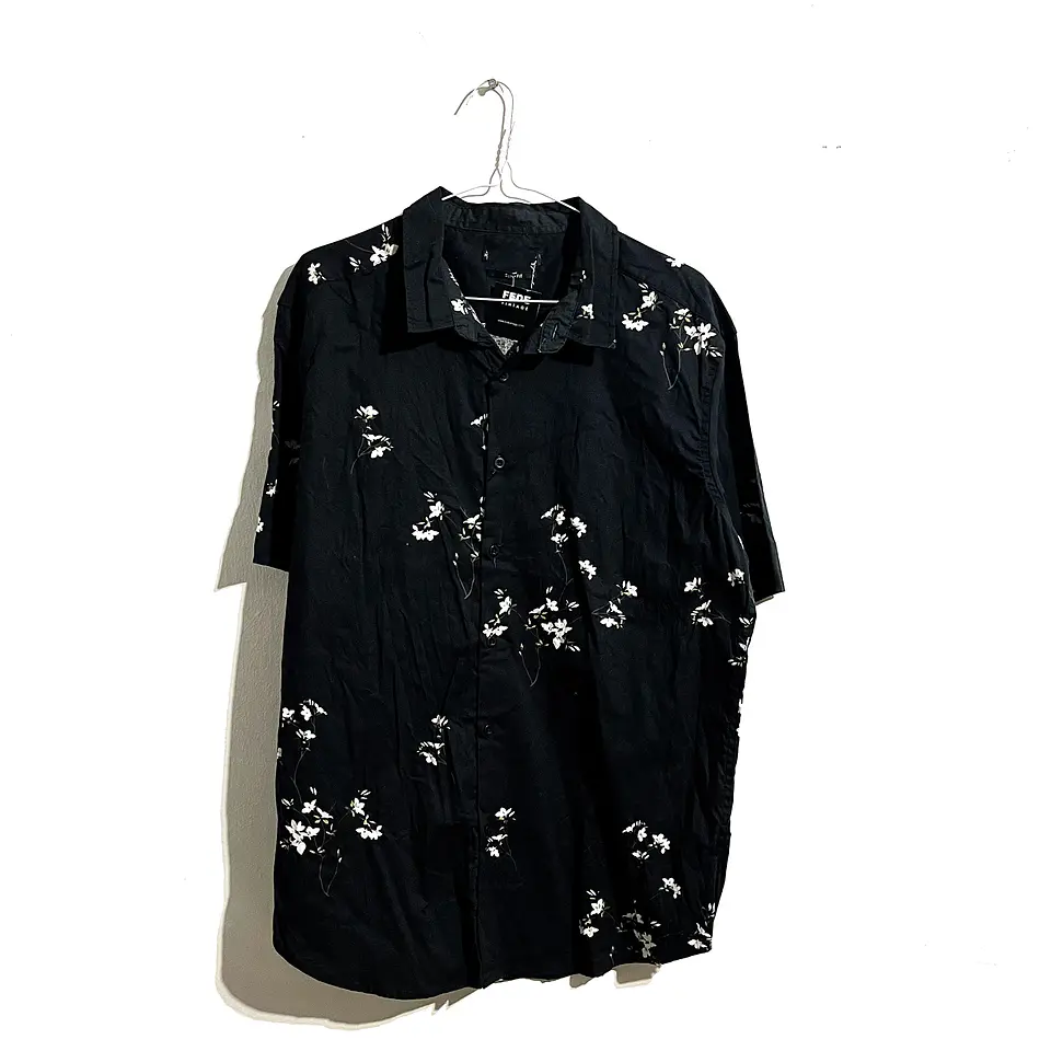 CAMISA NEGRA FLORES BLANCAS 1