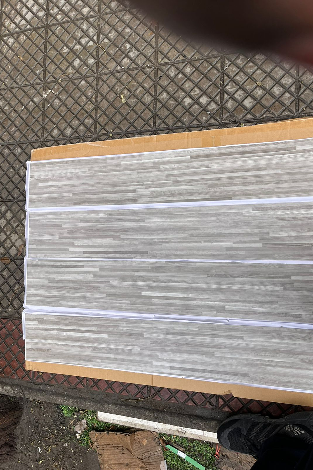 Piso Vinílico Premium Tono Greige 3033