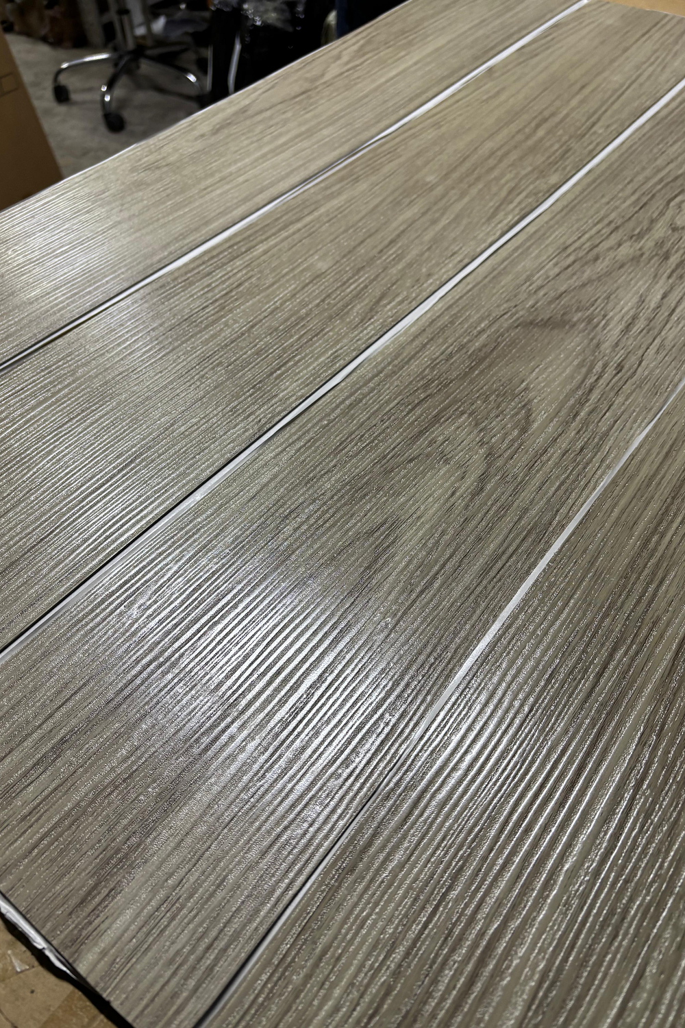 Piso Vinilico Premium Tono Roble Gris Natural 821