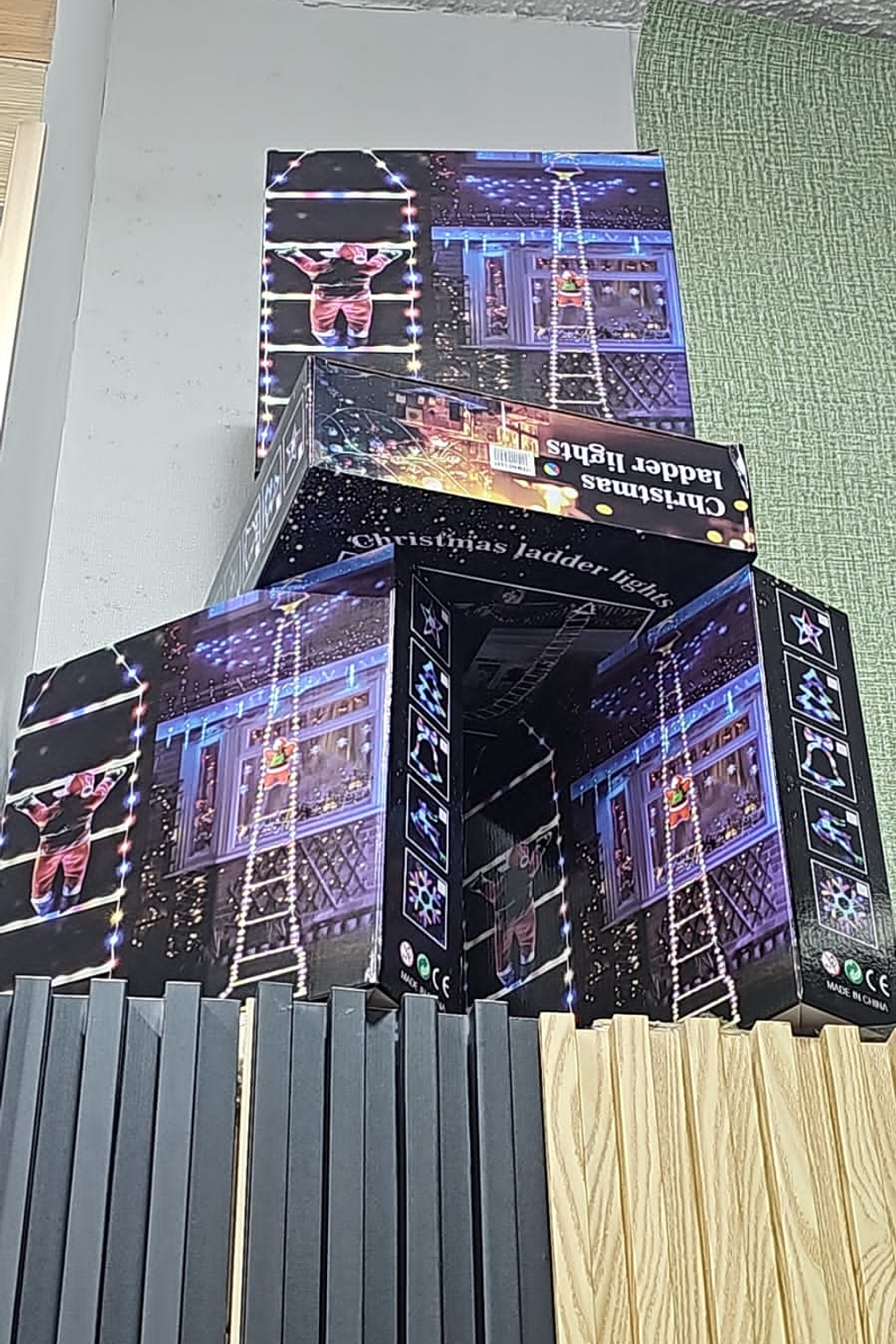 Escalera con Luces y viejito pascuero