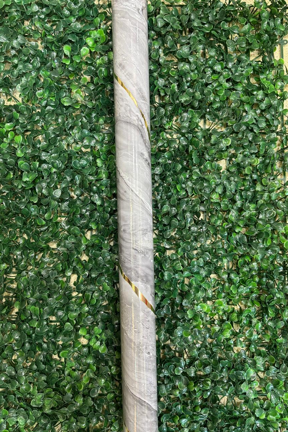  Papel Decomural con capa interna de Aluminio - Mármol Grisáceo