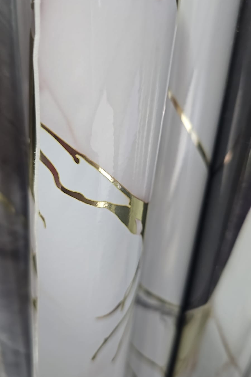  Papel Decomural con capa interna de Aluminio -Líneas