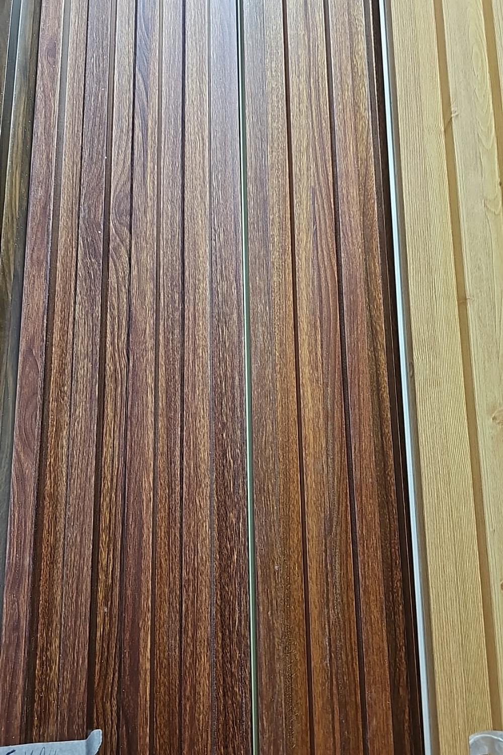 Wall Panel (panel de pared) Revestimiento Muros y Cielos  Madera Marrón