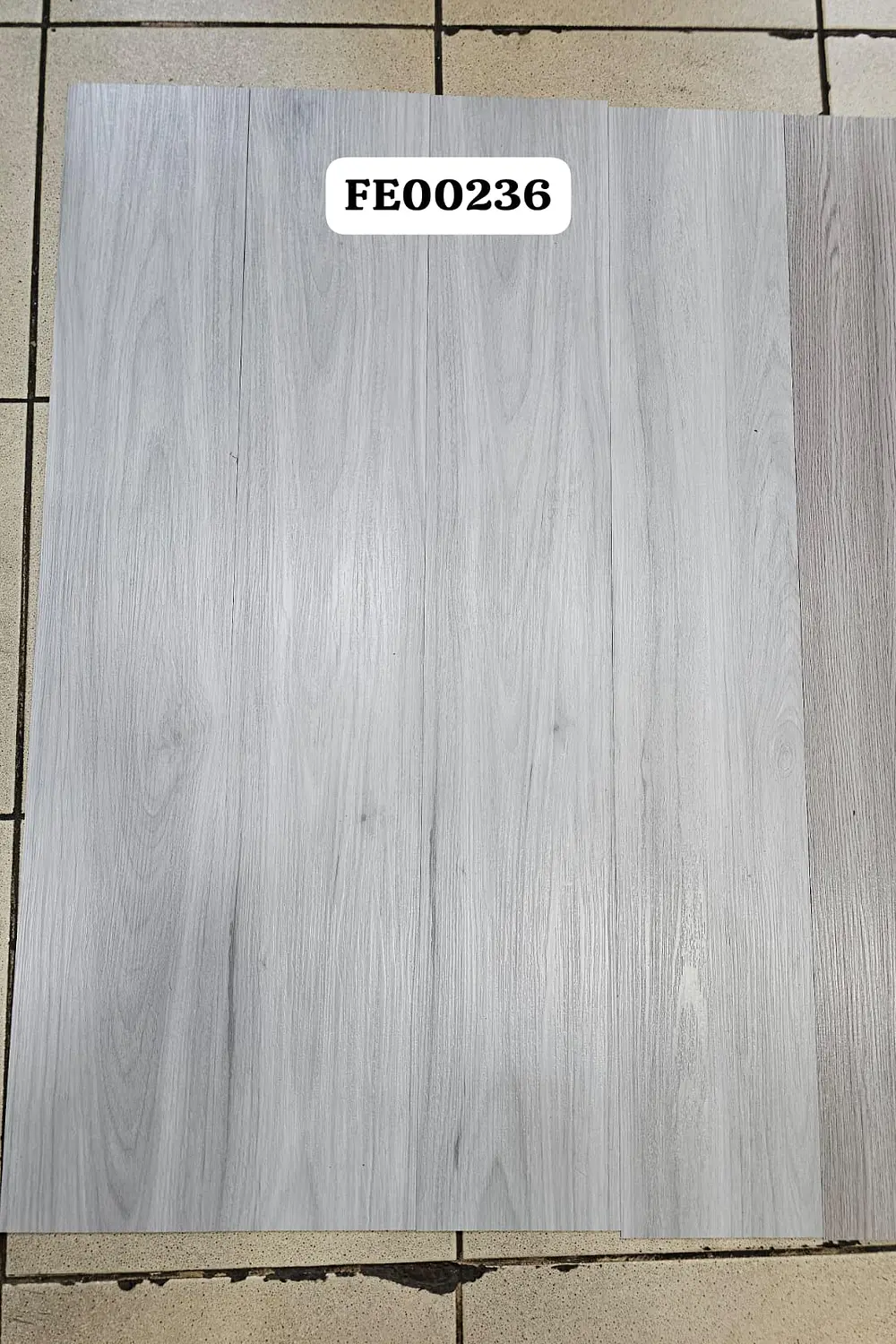 Piso Vinílico Premium Grisáceo FE0236
