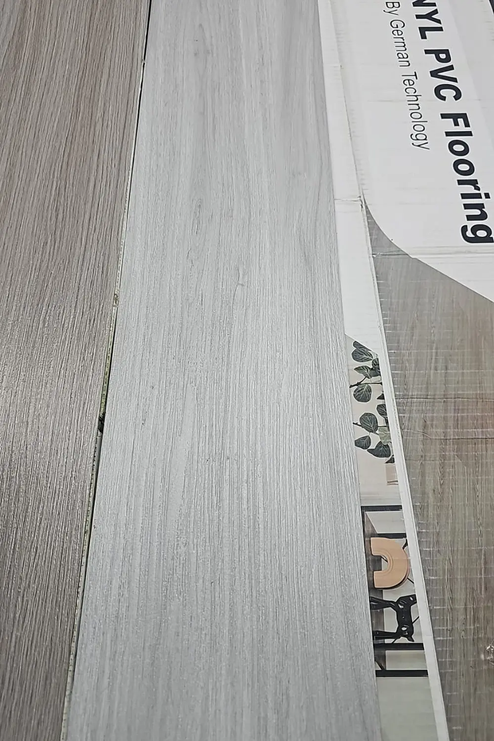 Piso Vinílico Premium Gris Cálido FE0436