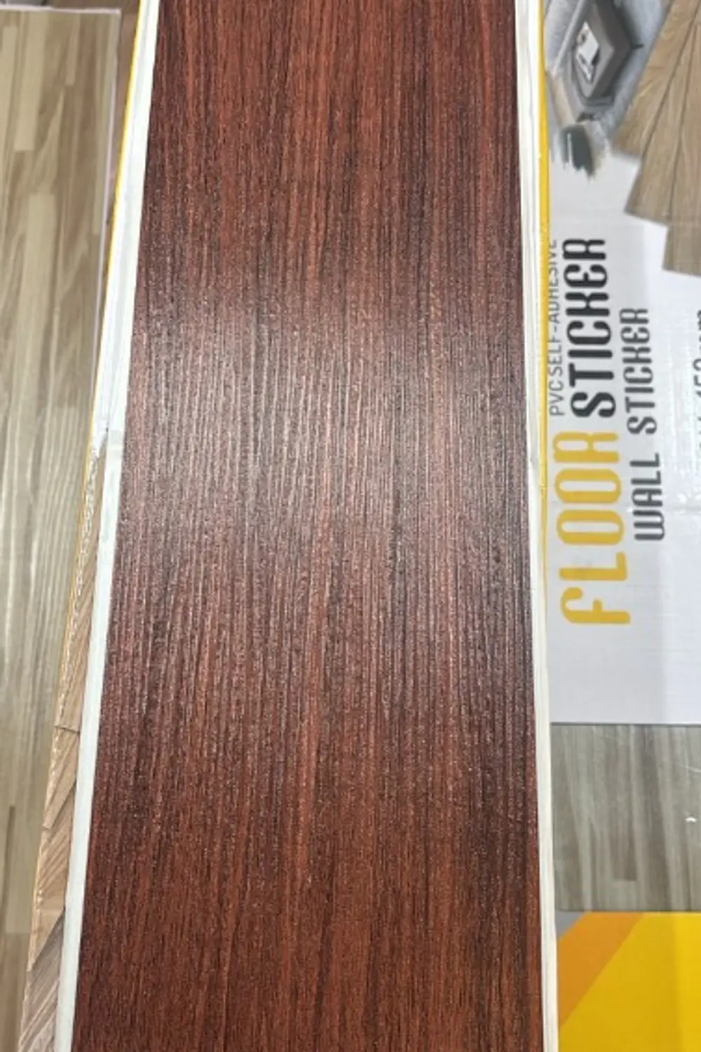Piso Vinílico Premium Caoba Intenso FE6440