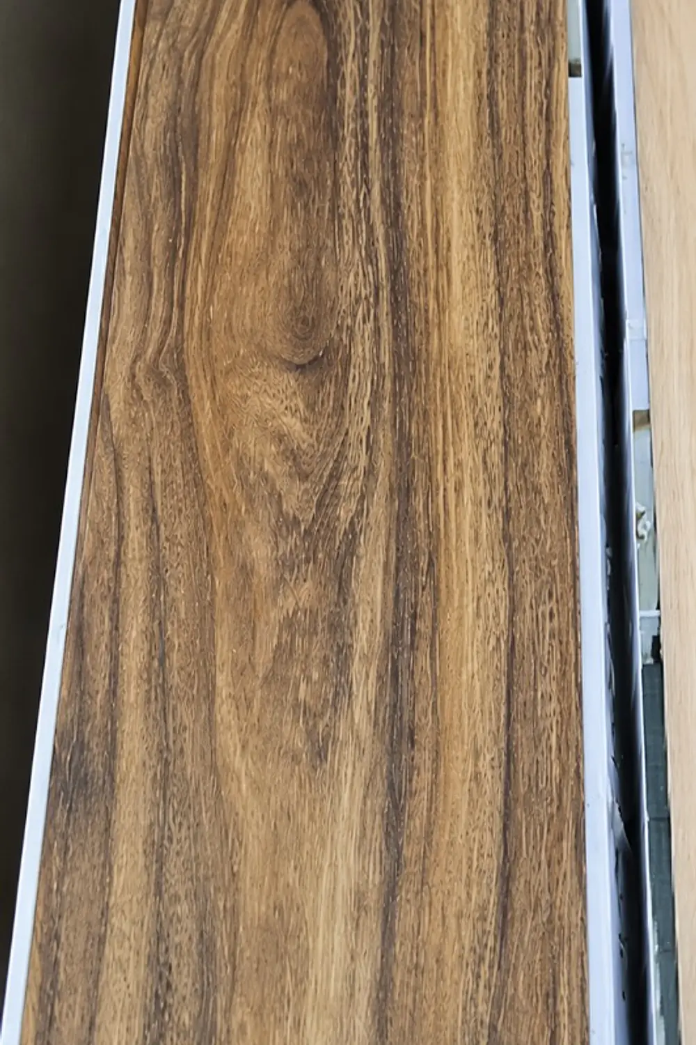 Piso Vinílico Premium Café FE-SG25
